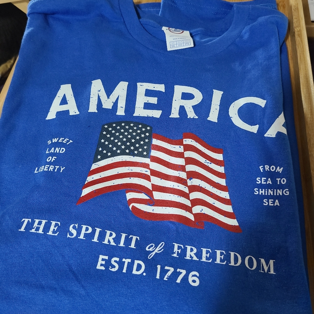 NWOT 2xl men's America t-shirt